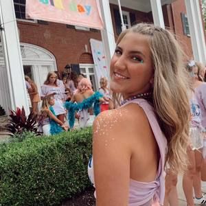 Meet your Posher, Alexyss